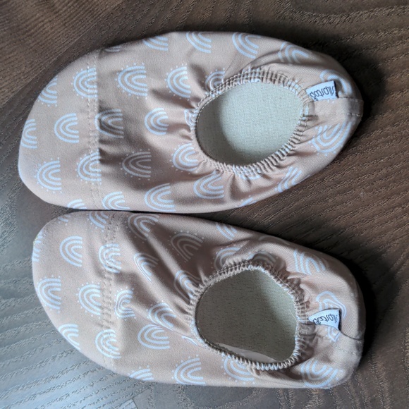 Slipstop Kids Pool Shoes/ Beach slip-ons, Caramel + White Rainbows Water shoe - Picture 3 of 9